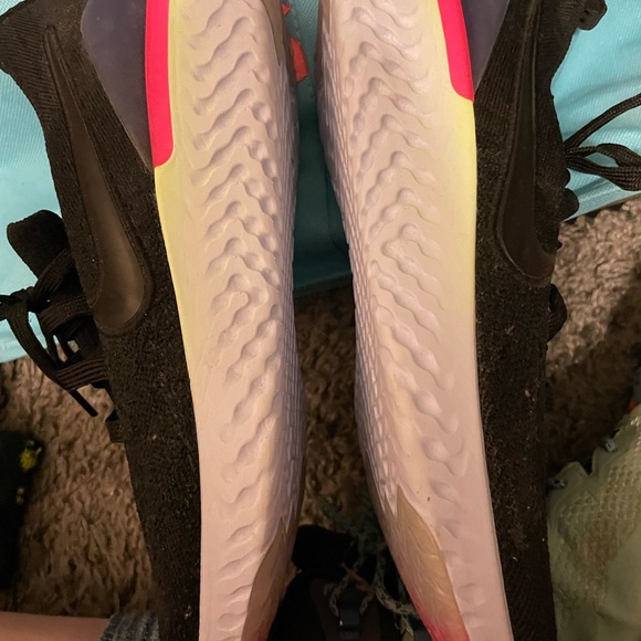 Nike Epic React Flyknit Men’s 8, Women’s 9.5 - Picture 3 of 5